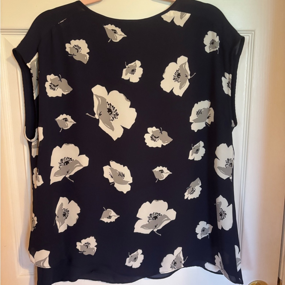 Nue Options dark blue and Cream Sleeveless Boxy Blouse